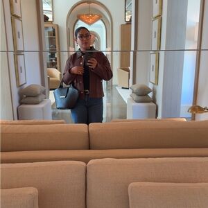 Meet your Posher, Isabel